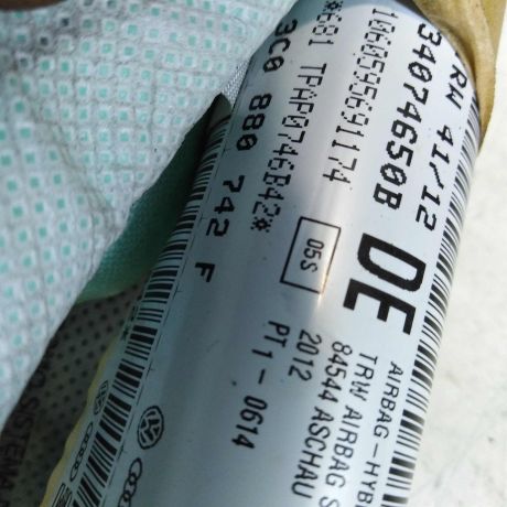 poduska-bezopasnosti-v-krysu-pravaia-volkswagen-passat-b7-art-40829-big-2