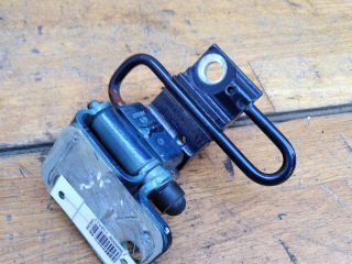 petlia-dveri-zadniaia-levaia-volkswagen-passat-b7-art-41211