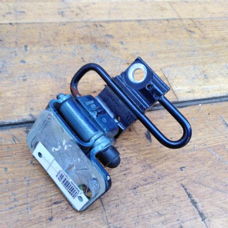 petlia-dveri-zadniaia-levaia-volkswagen-passat-b7-art-41211-big-0