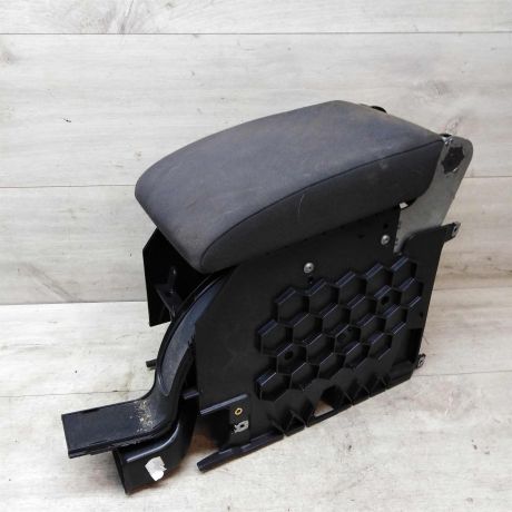 podlokotnik-volkswagen-golf-plus-art-41791-big-0