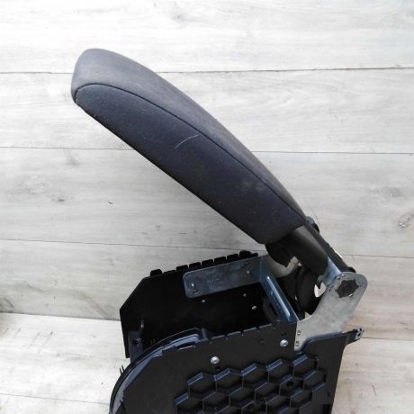 podlokotnik-volkswagen-golf-plus-art-41791-big-1