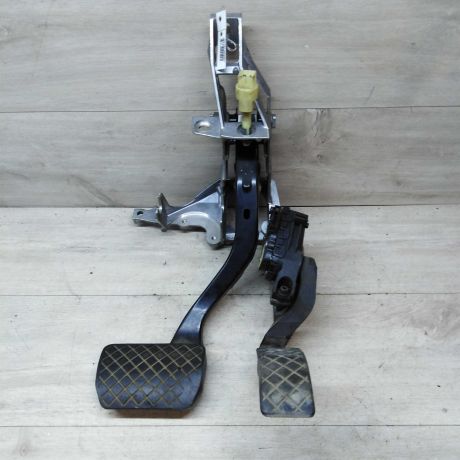 pedalnyi-uzel-akpp-volkswagen-passat-b5-gp-art-43028-big-0