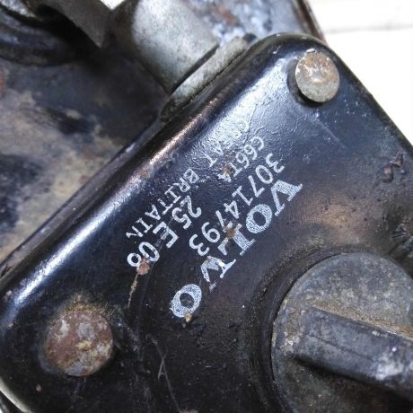 kreplenie-zapasnogo-kolesa-volvo-xc90-rest-art-43440-big-3