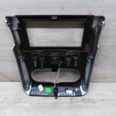 ramka-magnitoly-knopka-avariinoi-signalizacii-steklopodieemnikov-nissan-almera-iii-g15-art-47212-big-1