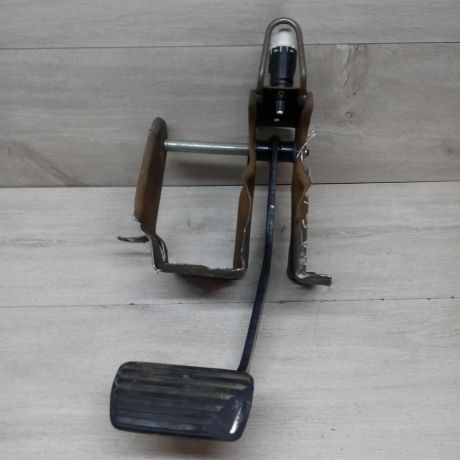 pedal-tormoza-nissan-almera-iii-g15-akpp-art-47418-big-1