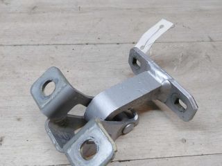 petlia-zadnei-levoi-raspasnoi-dveri-verxniaia-lada-largus-art-47981