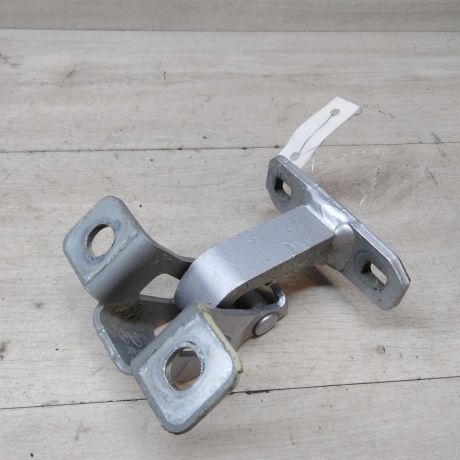 petlia-zadnei-levoi-raspasnoi-dveri-verxniaia-lada-largus-art-47981-big-0