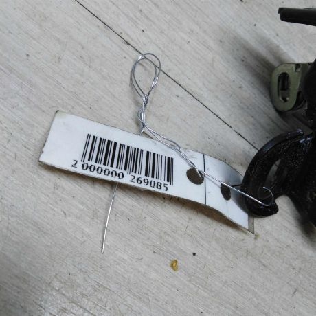 petlia-zadnei-levoi-raspasnoi-dveri-verxniaia-lada-largus-art-47982-big-1