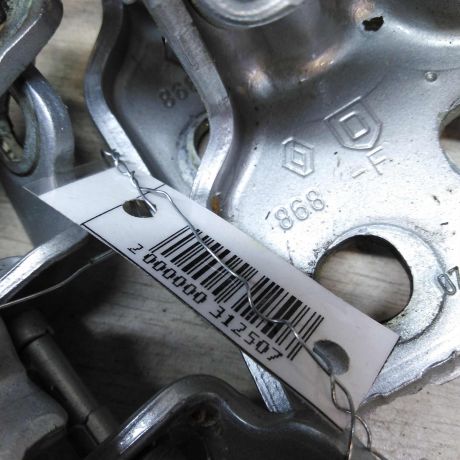 petlia-dveri-lada-largus-art-48019-big-1