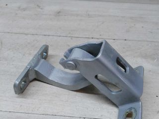 petlia-nizniaia-raspasnoi-zadnei-pravoi-dveri-lada-largus-art-48142