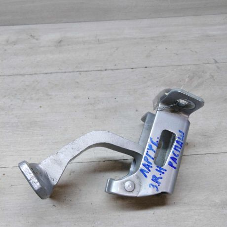 petlia-nizniaia-raspasnoi-zadnei-pravoi-dveri-lada-largus-art-48142-big-1