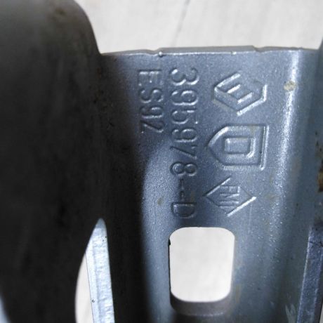 petlia-nizniaia-raspasnoi-zadnei-pravoi-dveri-lada-largus-art-48142-big-3