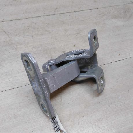 petlia-zadnei-pravoi-raspasnoi-dveri-verxniaia-lada-largus-art-48146-big-0