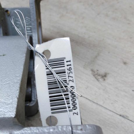 petlia-zadnei-pravoi-raspasnoi-dveri-verxniaia-lada-largus-art-48146-big-2