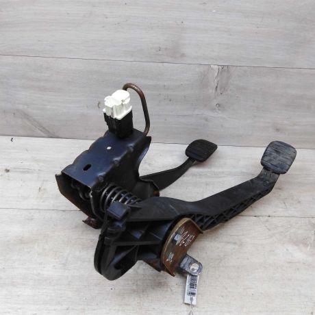 pedalnyi-uzel-nissan-almera-iii-g15-art-49285-big-3