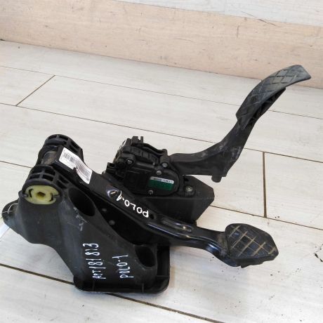 pedalnyi-uzel-blok-pedalei-mkpp-volkswagen-polo-sedan-art-49677-big-1