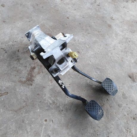 pedalnyi-uzel-audi-100-c4-pedal-audi-a6-c4-art-50037-big-0