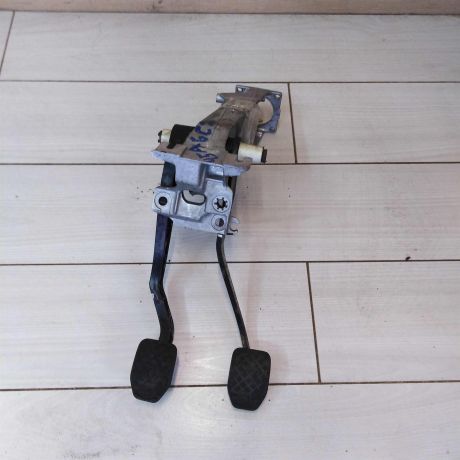 pedalnyi-uzel-audi-100-c4-pedal-audi-a6-c4-art-50074-big-0
