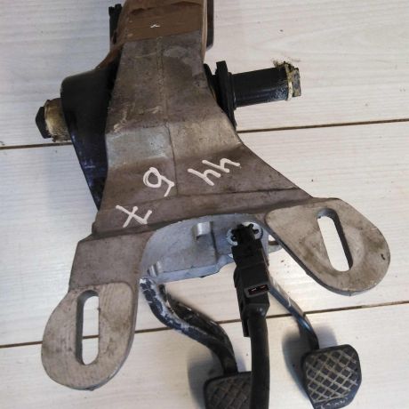pedalnyi-uzel-audi-100-c3-perexodnaia-pedal-art-50083-big-1
