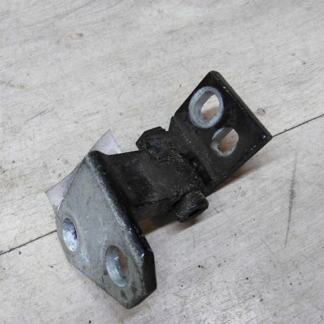 petlia-dveri-zadniaia-pravaia-verxniaia-volkswagen-jetta-5-16i-art-50121-big-1