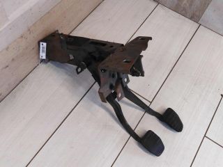pedalnyi-uzel-audi-100-c3-ne-perexodnaia-pedal-art-50165
