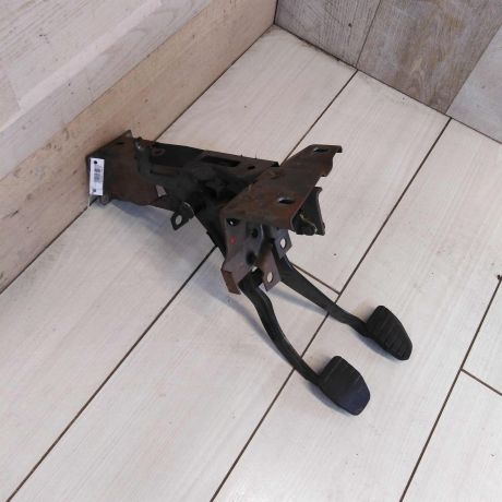 pedalnyi-uzel-audi-100-c3-ne-perexodnaia-pedal-art-50165-big-0