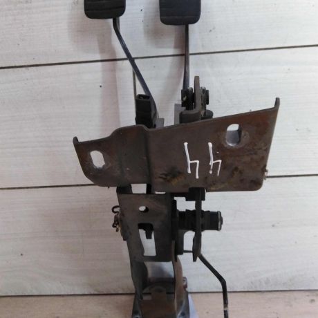 pedalnyi-uzel-audi-100-c3-ne-perexodnaia-pedal-art-50165-big-2