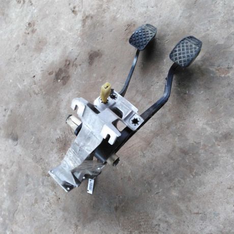 pedalnyi-uzel-audi-100-c4-pedal-audi-a6-c4-art-50167-big-0