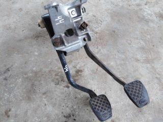 pedalnyi-uzel-audi-100-c3-pedal-perexodnaia-art-50277