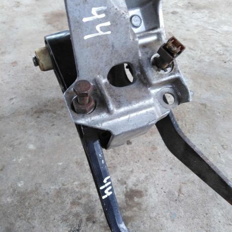 pedalnyi-uzel-audi-100-c3-pedal-perexodnaia-art-50277-big-1