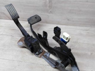 pedalnyi-uzel-pedal-gaza-ford-focus-2-do-rest-16i-hwda-akpp-art-52140