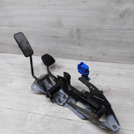 blok-pedalei-gaz-tormoz-mazda-3-bk-sedan-art-54491-big-0