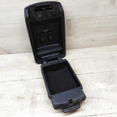 podlokotnik-mazda-3-bk-art-55424-big-0