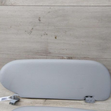 kozyrek-solncezashhitnyi-skoda-superb-art-57191-big-4