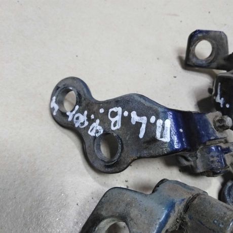 petlia-dveri-ford-focus-1-art-57731-big-1