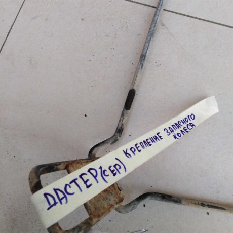 kreplenie-zapasnogo-kolesa-renault-duster-i-art-58346-big-1