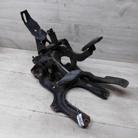 pedalnyi-uzel-blok-pedalei-volkswagen-golf-2-art-58464-big-0
