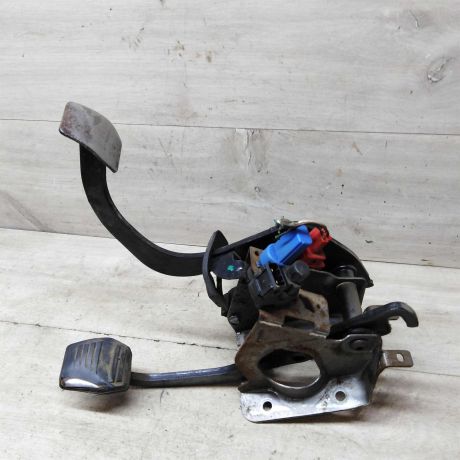 pedalnyi-uzel-mkpp-ford-focus-1-xetcbek-art-58739-big-0