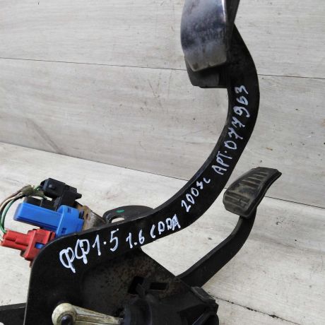 pedalnyi-uzel-mkpp-ford-focus-1-xetcbek-art-58739-big-2