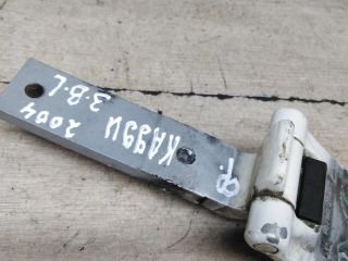 petlia-pravoi-zadnei-raspasnoi-dveri-volkswagen-caddy-iii-art-66718