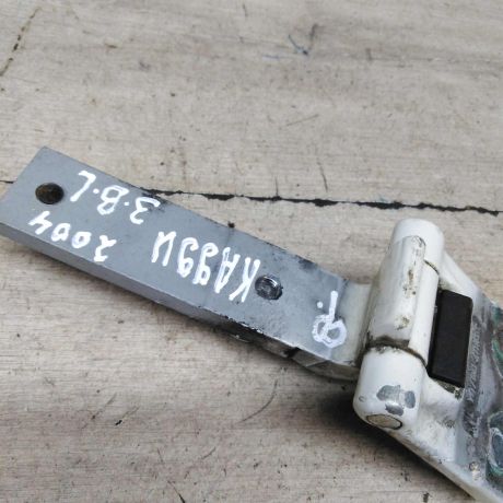 petlia-pravoi-zadnei-raspasnoi-dveri-volkswagen-caddy-iii-art-66718-big-0