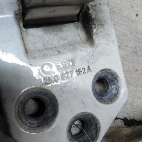 petlia-pravoi-zadnei-raspasnoi-dveri-volkswagen-caddy-iii-art-66718-big-1