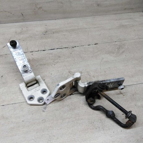 petlia-pravoi-zadnei-raspasnoi-dveri-volkswagen-caddy-iii-art-66718-big-2