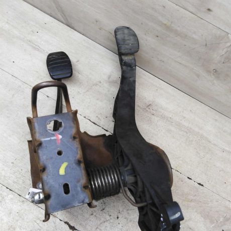 pedalnyi-uzel-renault-logan-i-art-71491-big-3