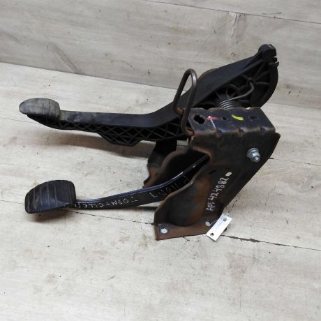 pedalnyi-uzel-renault-logan-i-art-71491-big-2