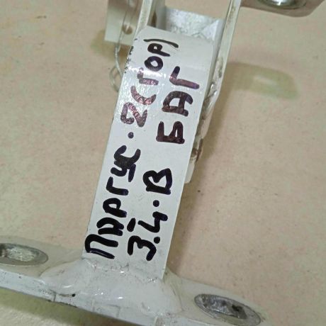 petlia-zadnei-levoi-raspasnoi-dveri-verxniaia-lada-largus-art-73076-big-4