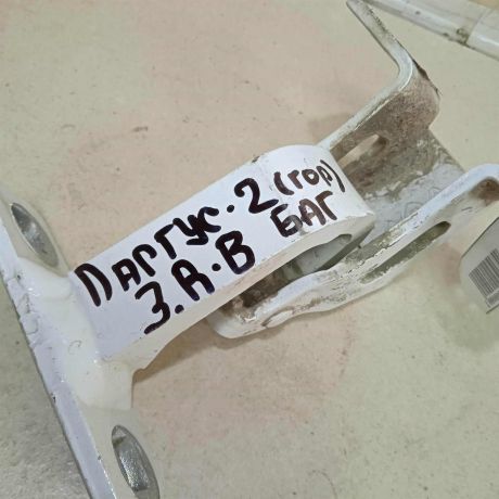 petlia-zadnei-pravoi-raspasnoi-dveri-verxniaia-lada-largus-art-73078-big-1