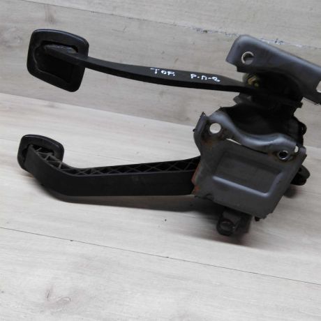 pedalnyi-uzel-renault-logan-i-art-74076-big-2