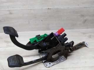 pedalnyi-uzel-tormoza-scepleniia-ford-focus-1-art-74922