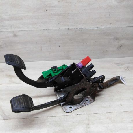 pedalnyi-uzel-tormoza-scepleniia-ford-focus-1-art-74922-big-0